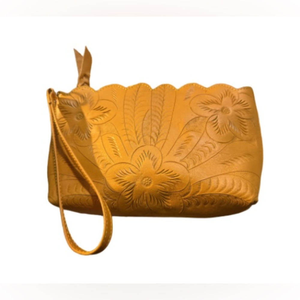 Leaders leather tooledScalloped Wristlet orange color  Paraguay